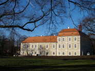 Výchovný ústav, střední škola a školní jídelna Višňové, Zámek 1